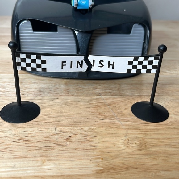 Disney Store Cars 3 Pit Crew Launcher Set Lightning McQueen Jackson Storm Race - Picture 7 of 16